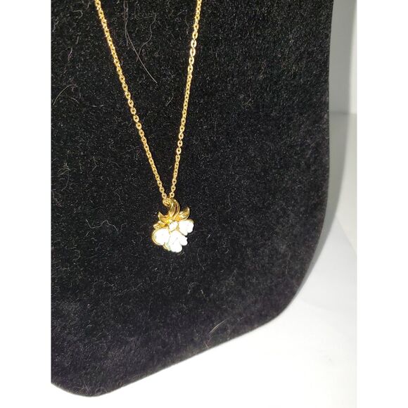 Avon Vintage Porcelain Rose Bouquet Necklace Dainty Elegant Gold Tone Feminine - Picture 9 of 9